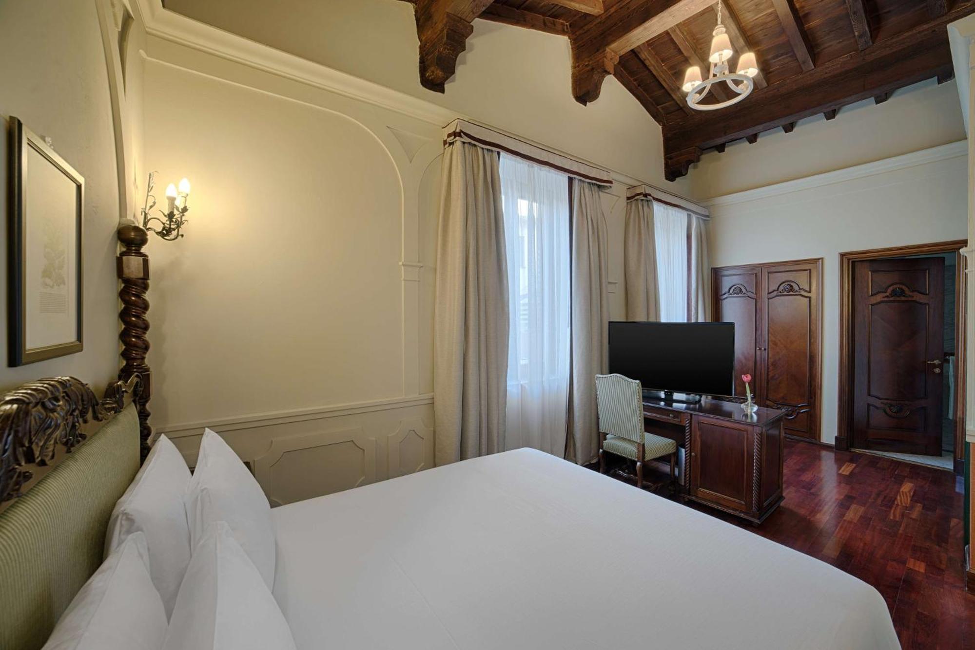 Tivoli Palazzo Gaddi Firenze Hotel Buitenkant foto A room at the hotel