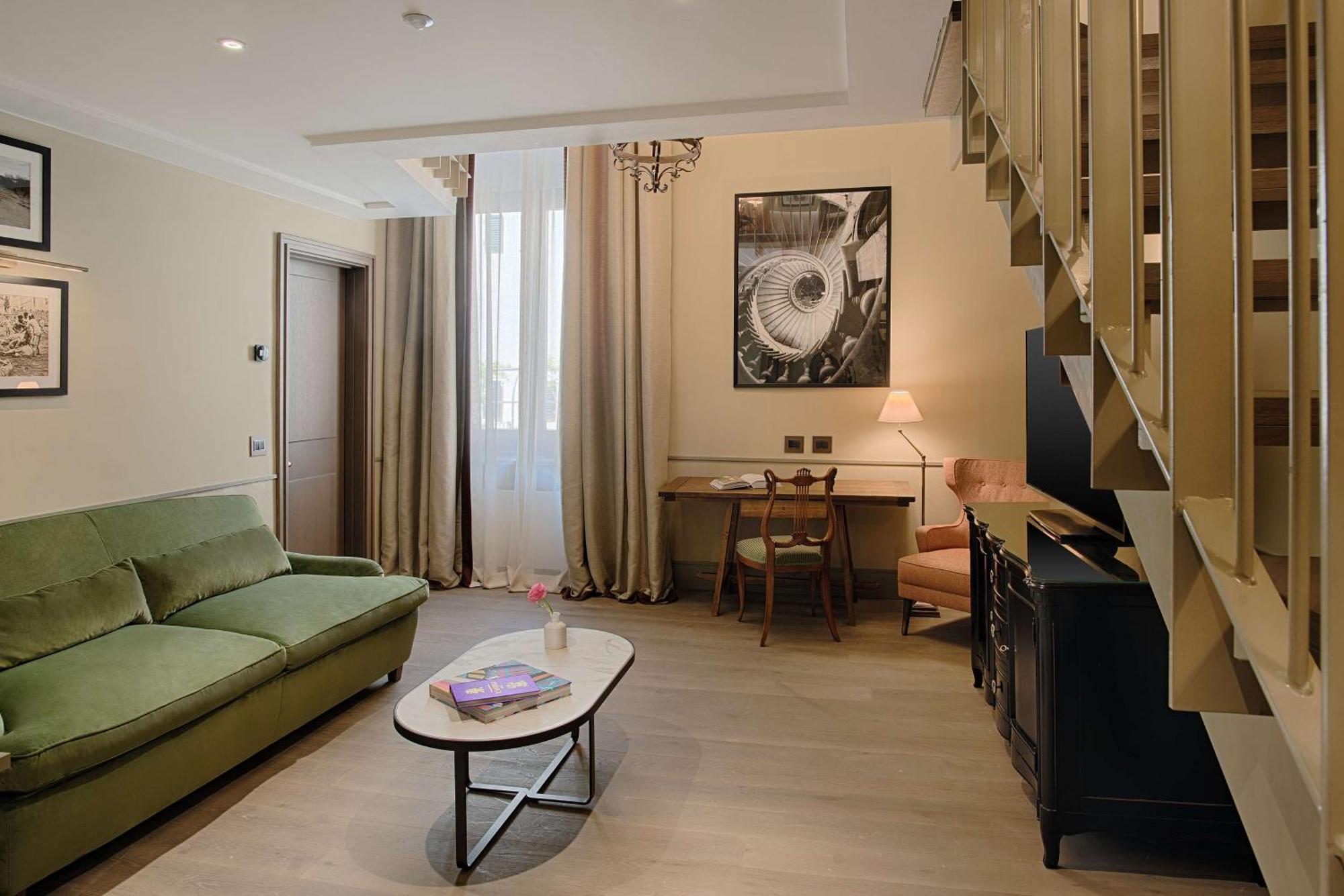 Tivoli Palazzo Gaddi Firenze Hotel Buitenkant foto A suite at the hotel