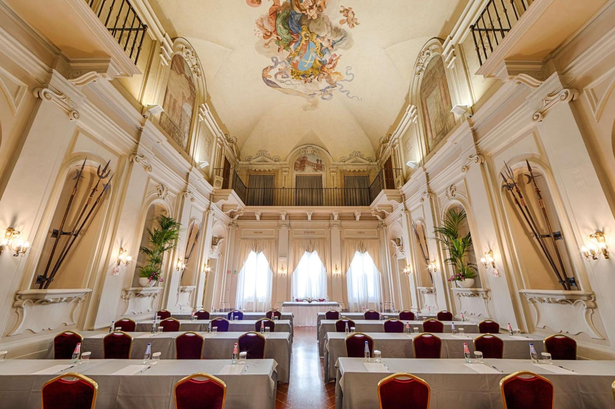 Tivoli Palazzo Gaddi Firenze Hotel Buitenkant foto The interior of the main hall
